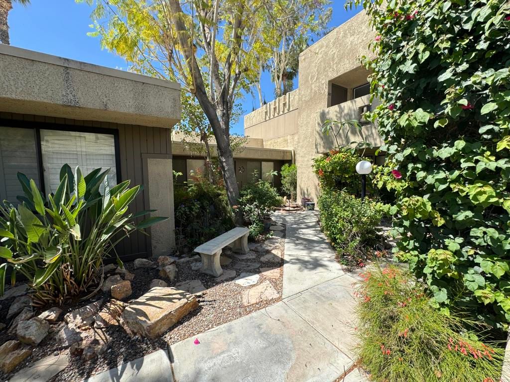 473 W Bradshaw Lane 10, Palm Springs, CA 92262