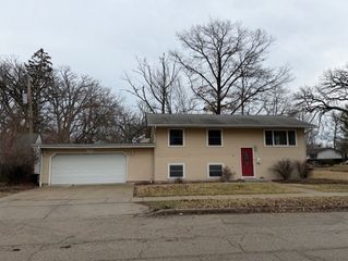 330 S Lakeshore Drive, Mundelein, IL 60060