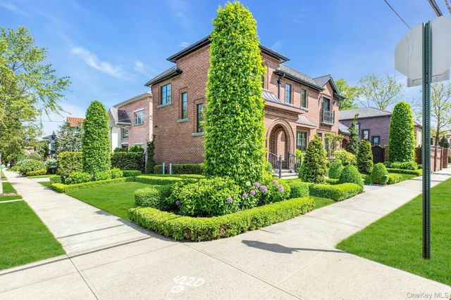 16204 12th Road, Whitestone, NY 11357