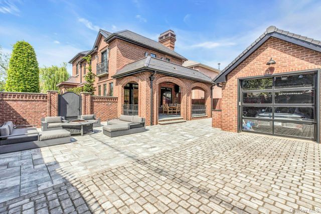 16204 12th Road, Whitestone, NY 11357
