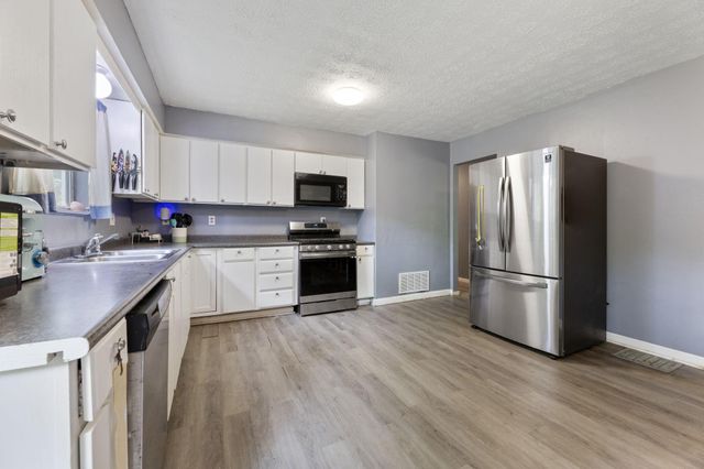 76 Harrison Street SW, Pataskala, OH 43062