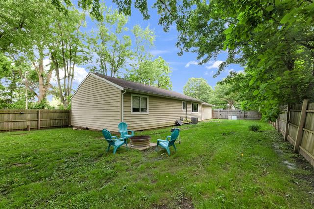 76 Harrison Street SW, Pataskala, OH 43062