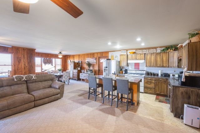 982 Lost Creek Boat Dock Rd, Decaturville, TN 38329