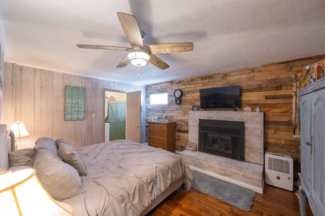 982 Lost Creek Boat Dock Rd, Decaturville, TN 38329