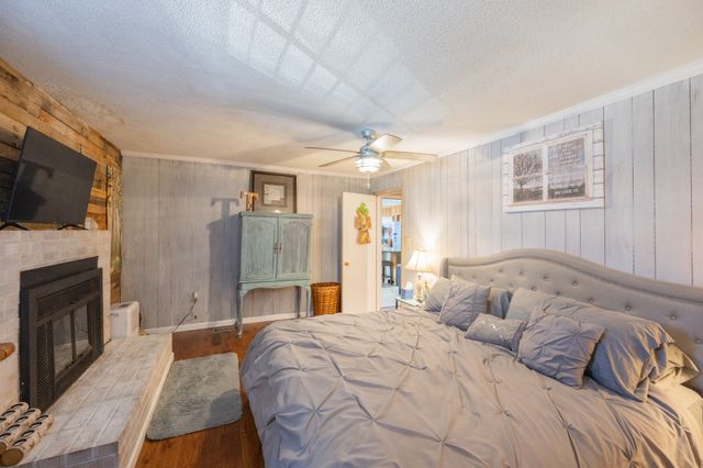 982 Lost Creek Boat Dock Rd, Decaturville, TN 38329