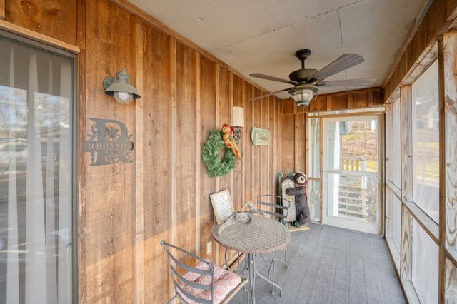 982 Lost Creek Boat Dock Rd, Decaturville, TN 38329