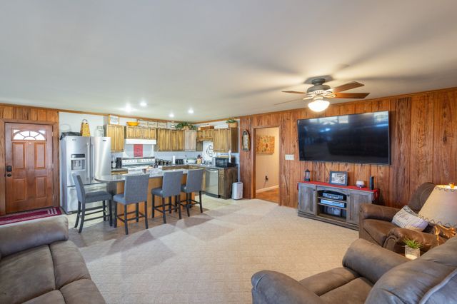 982 Lost Creek Boat Dock Rd, Decaturville, TN 38329