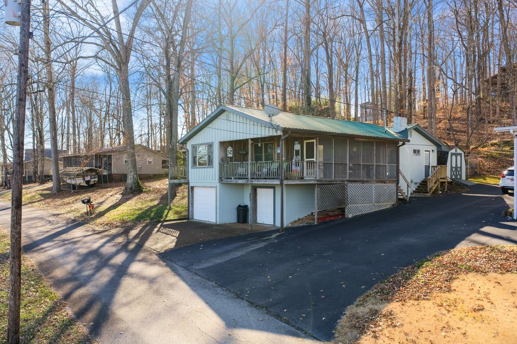 982 Lost Creek Boat Dock Rd, Decaturville, TN 38329