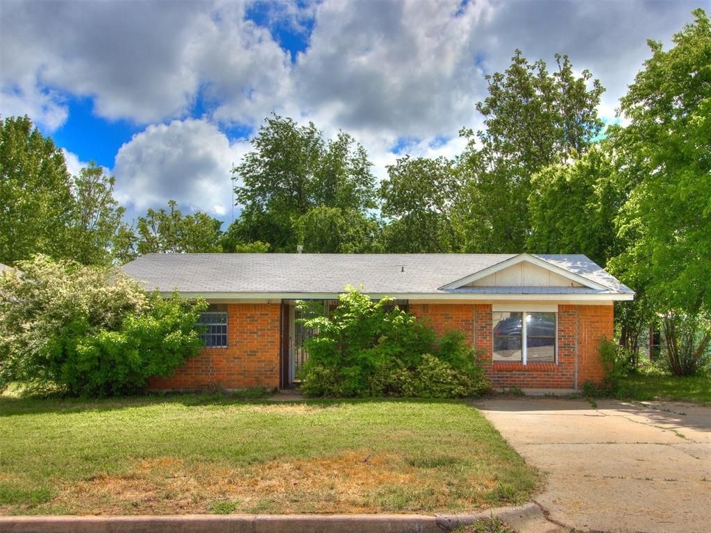 Image 1 of property listing at 8708 N Hudson Avenue, Oklahoma City, OK 73114