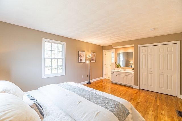 32 Waltham St, Woburn, MA 01801