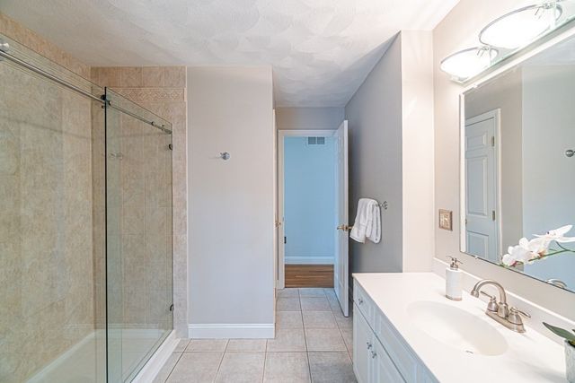 32 Waltham St, Woburn, MA 01801