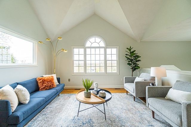 32 Waltham St, Woburn, MA 01801