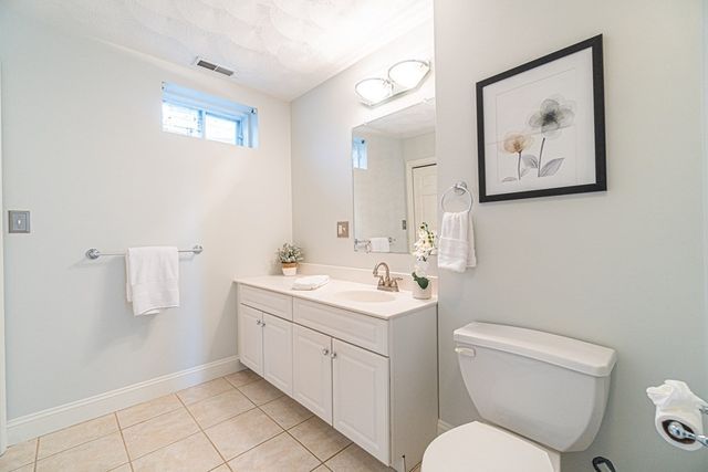 32 Waltham St, Woburn, MA 01801