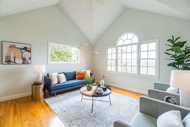 32 Waltham St, Woburn, MA 01801