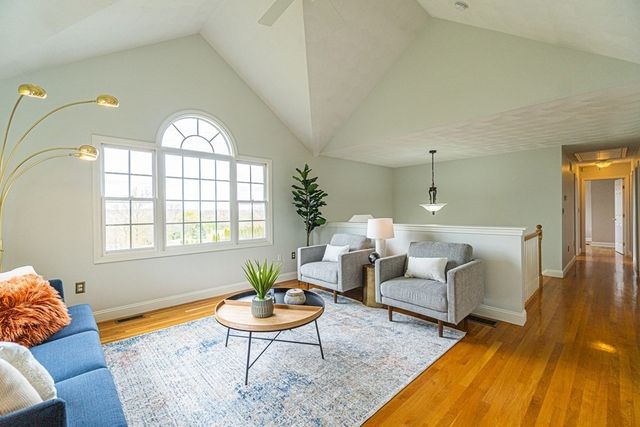 32 Waltham St, Woburn, MA 01801