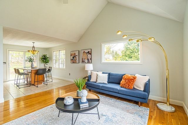 32 Waltham St, Woburn, MA 01801