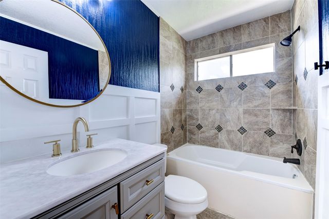 4122 Casa Del Lago Drive, Missouri City, TX 77459