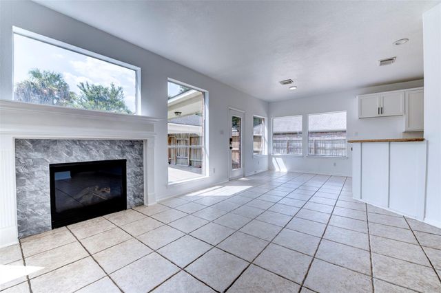 4122 Casa Del Lago Drive, Missouri City, TX 77459