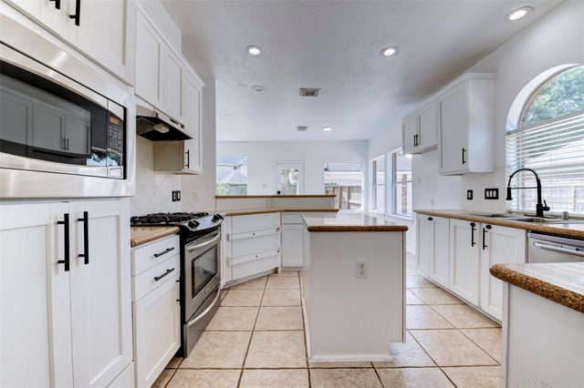4122 Casa Del Lago Drive, Missouri City, TX 77459