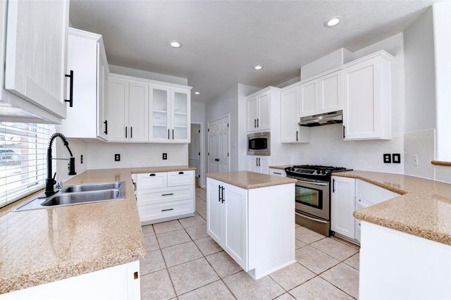 4122 Casa Del Lago Drive, Missouri City, TX 77459