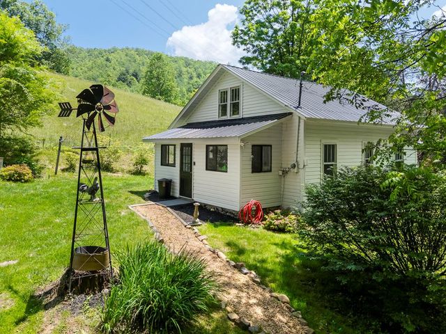 1651 Winding Stairs Road, Topton, NC 28781