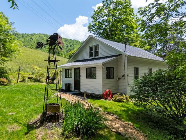 1651 Winding Stairs Road, Topton, NC 28781