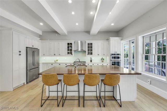 1550 GORDON DR, Naples, FL 34102