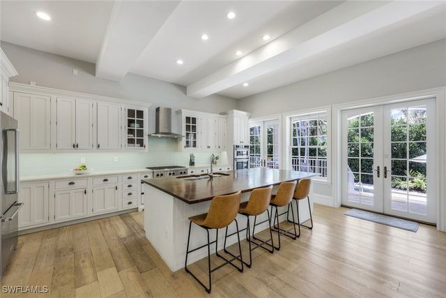 1550 GORDON DR, Naples, FL 34102