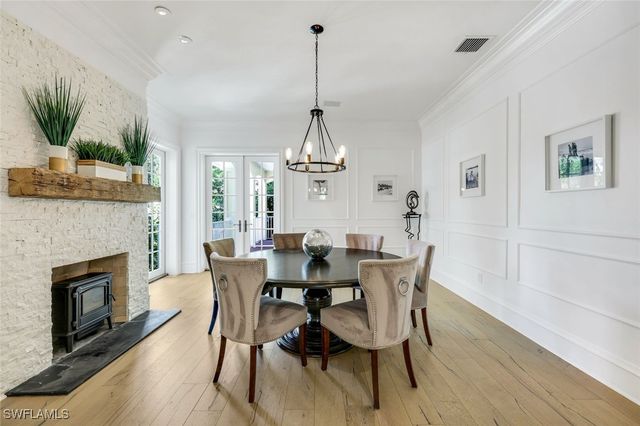 1550 GORDON DR, Naples, FL 34102