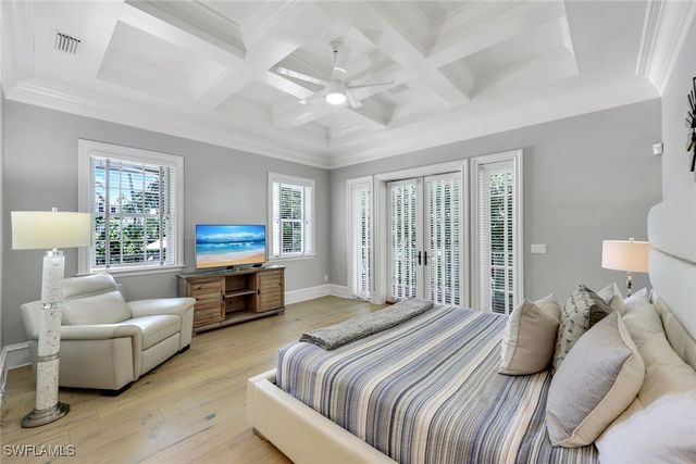 1550 GORDON DR, Naples, FL 34102