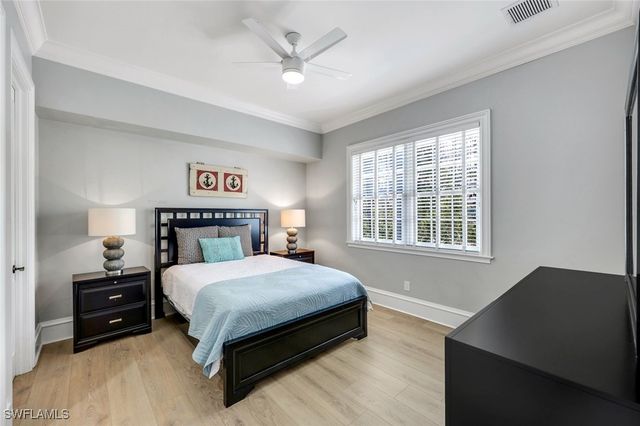 1550 GORDON DR, Naples, FL 34102