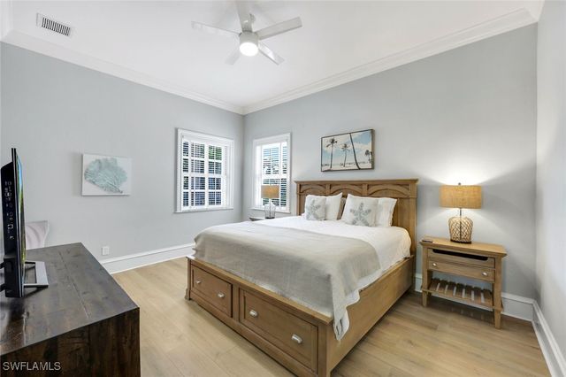 1550 GORDON DR, Naples, FL 34102