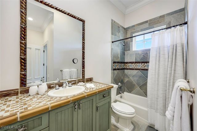 1550 GORDON DR, Naples, FL 34102