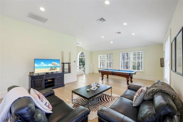 1550 GORDON DR, Naples, FL 34102