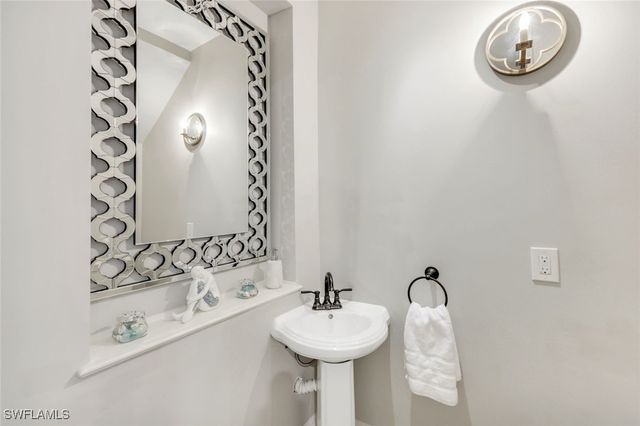 1550 GORDON DR, Naples, FL 34102