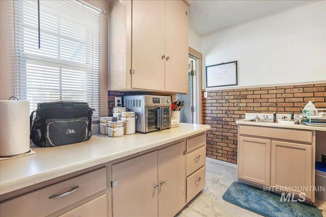 216 N Eden, Twin Falls, ID 83301