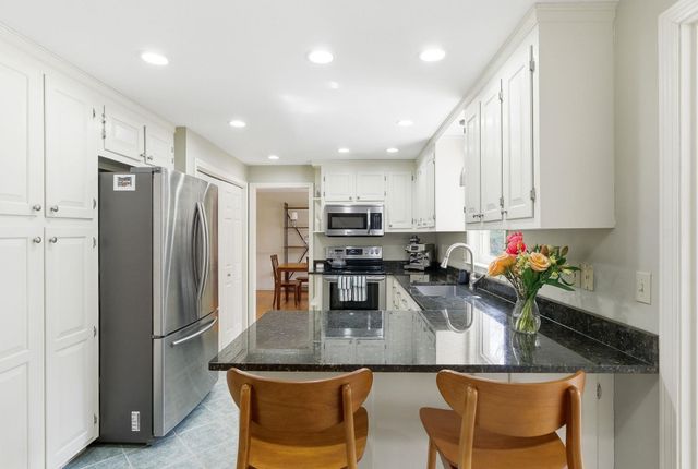 25 Buttonwood Drive, Derry, NH 03038