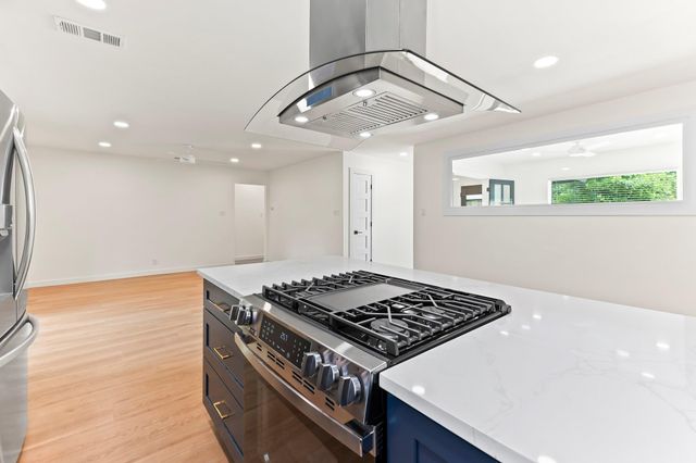 2914 Loyola LN, Austin, TX 78723