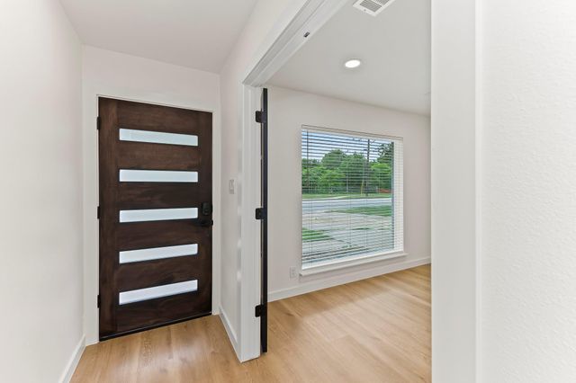 2914 Loyola LN, Austin, TX 78723