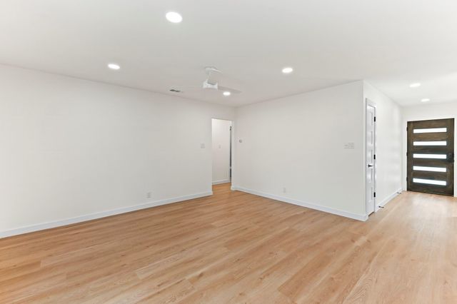 2914 Loyola LN, Austin, TX 78723