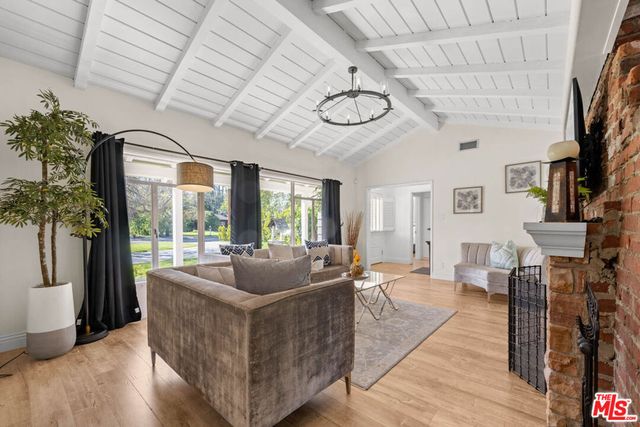 5932 Lubao Avenue, Woodland Hills, CA 91367