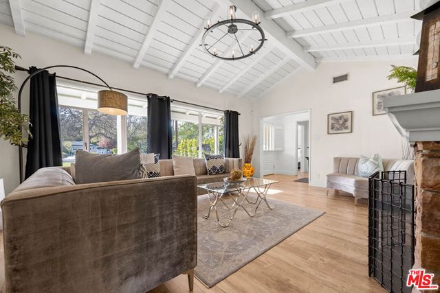 5932 Lubao Avenue, Woodland Hills, CA 91367