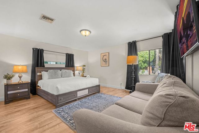 5932 Lubao Avenue, Woodland Hills, CA 91367