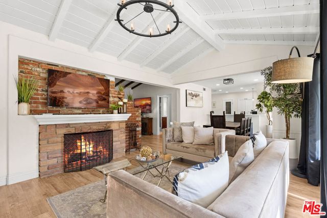 5932 Lubao Avenue, Woodland Hills, CA 91367