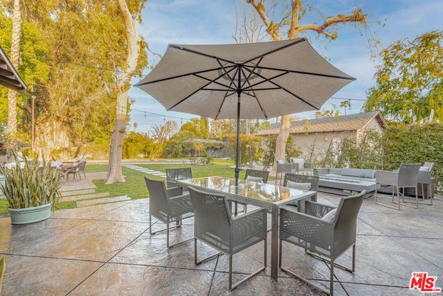 5932 Lubao Avenue, Woodland Hills, CA 91367