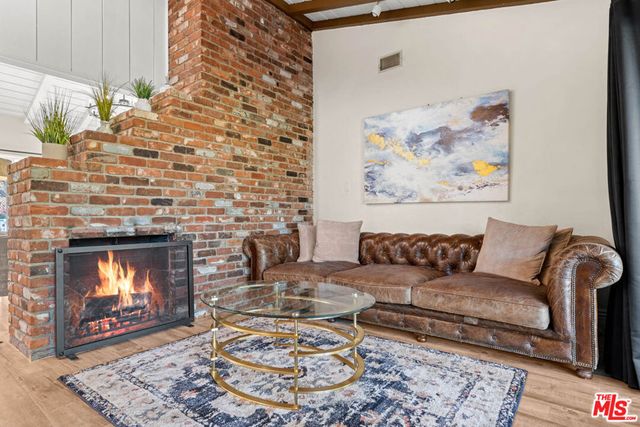 5932 Lubao Avenue, Woodland Hills, CA 91367