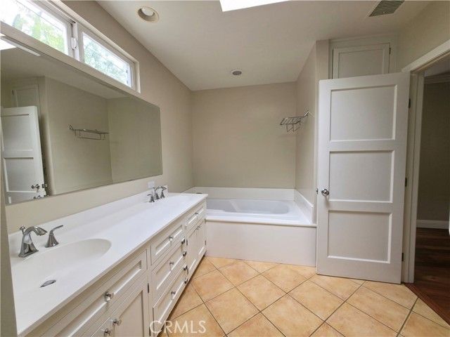 5339 Veloz Avenue, Tarzana (los Angeles), CA 91356