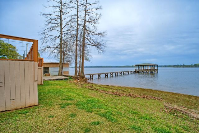 202 Tipperary Drive, Milam, TX 75959