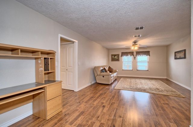 202 Tipperary Drive, Milam, TX 75959