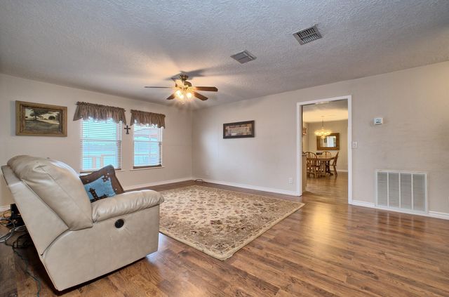 202 Tipperary Drive, Milam, TX 75959